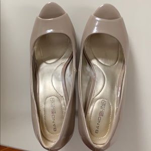 Bandolino Nude patent heels